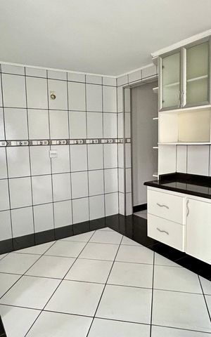 Casa à venda com 168m², 2 quartos e 2 vagas Casa à venda com 168m², 2 quartos e 2 vagasCozinha