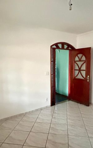 Casa à venda com 168m², 2 quartos e 2 vagas Casa à venda com 168m², 2 quartos e 2 vagasSala