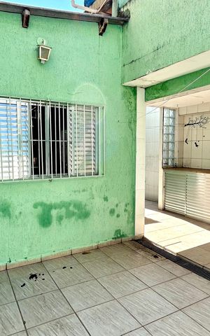 Casa à venda com 168m², 2 quartos e 2 vagas Casa à venda com 168m², 2 quartos e 2 vagasQuintal