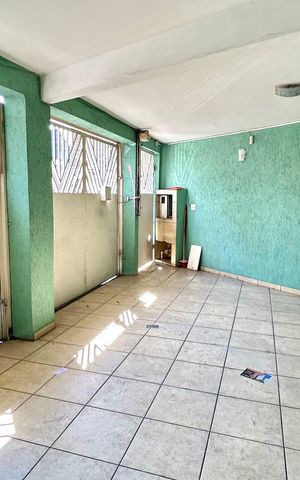 Casa à venda com 168m², 2 quartos e 2 vagas Casa à venda com 168m², 2 quartos e 2 vagasGaragem