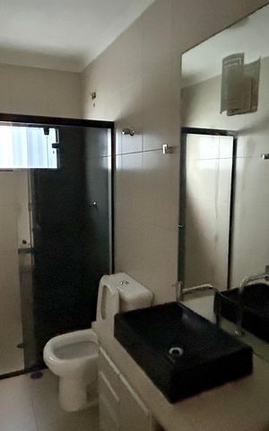 Casa à venda com 168m², 2 quartos e 2 vagas Casa à venda com 168m², 2 quartos e 2 vagasBanheiro 1