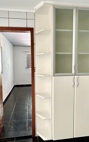 Casa à venda com 168m², 2 quartos e 2 vagas Casa à venda com 168m², 2 quartos e 2 vagasCozinha