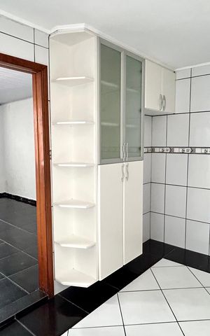 Casa à venda com 168m², 2 quartos e 2 vagas Casa à venda com 168m², 2 quartos e 2 vagasCozinha