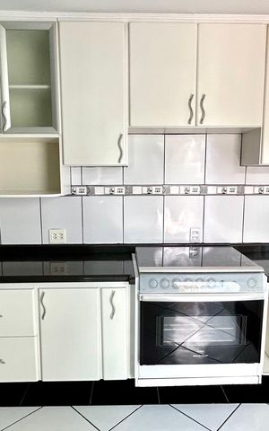 Casa à venda com 168m², 2 quartos e 2 vagas Casa à venda com 168m², 2 quartos e 2 vagasCozinha