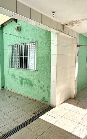 Casa à venda com 168m², 2 quartos e 2 vagas Casa à venda com 168m², 2 quartos e 2 vagasÁrea de Serviço