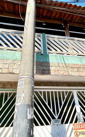 Casa à venda com 168m², 2 quartos e 2 vagas Casa à venda com 168m², 2 quartos e 2 vagasPlaca instalada na fachada do imóvel