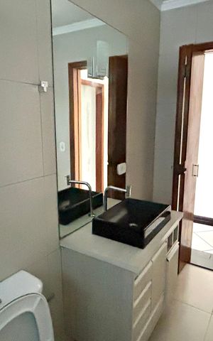 Casa à venda com 168m², 2 quartos e 2 vagas Casa à venda com 168m², 2 quartos e 2 vagasBanheiro 1