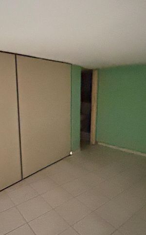 Casa à venda com 168m², 2 quartos e 2 vagas Casa à venda com 168m², 2 quartos e 2 vagasGaragem