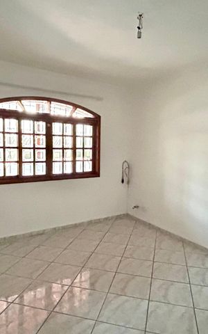 Casa à venda com 168m², 2 quartos e 2 vagas Casa à venda com 168m², 2 quartos e 2 vagasSala