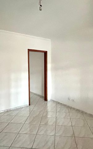 Casa à venda com 168m², 2 quartos e 2 vagas Casa à venda com 168m², 2 quartos e 2 vagasSala
