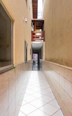 Casa à venda com 171m², 3 quartos e 2 vagas Casa à venda com 171m², 3 quartos e 2 vagasCorredor Externo