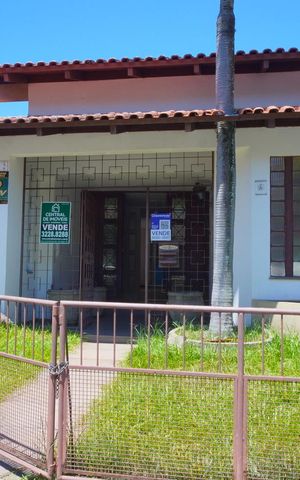 Casa à venda com 280m², 4 quartos e 4 vagas Casa à venda com 280m², 4 quartos e 4 vagasFachada