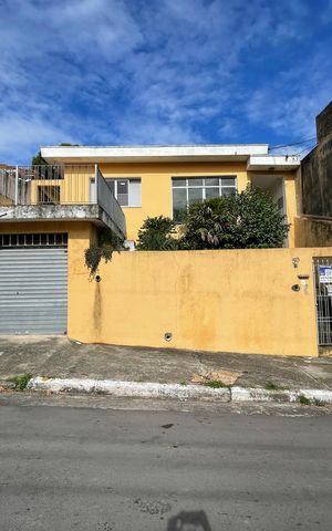 Casa à venda com 115m², 5 quartos e 1 vaga Casa à venda com 115m², 5 quartos e 1 vagaFachada+Placa