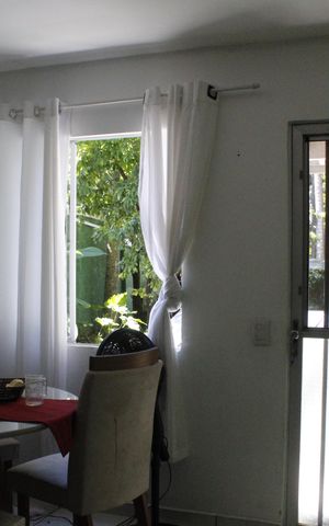 Casa de condomínio à venda com 150m², 4 quartos e 1 vagaSala