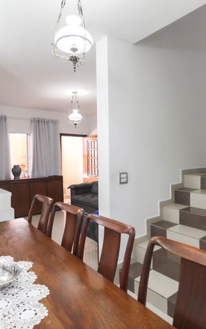 Casa à venda com 205m², 4 quartos e 2 vagasSala Casa 1