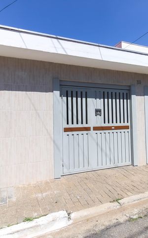Casa à venda com 205m², 4 quartos e 2 vagasFachada