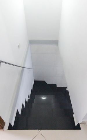 Casa à venda com 205m², 4 quartos e 2 vagasEscada Casa 2