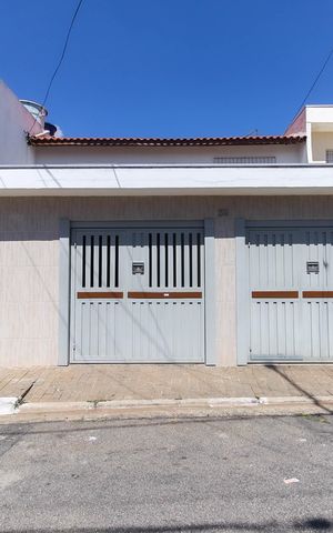 Casa à venda com 205m², 4 quartos e 2 vagasFachada