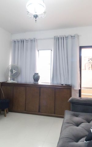 Casa à venda com 205m², 4 quartos e 2 vagasSala Casa 1