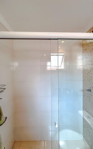 Casa de condomínio à venda com 116m², 2 quartos e 2 vagasBanheiro da Suíte 1