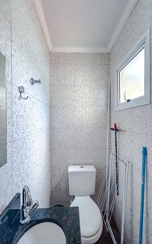 Casa de condomínio à venda com 116m², 2 quartos e 2 vagasBanheiro de serviço