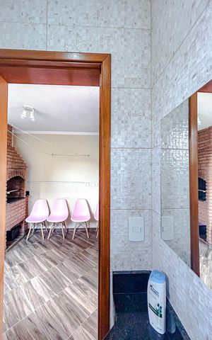 Casa de condomínio à venda com 116m², 2 quartos e 2 vagasBanheiro de serviço