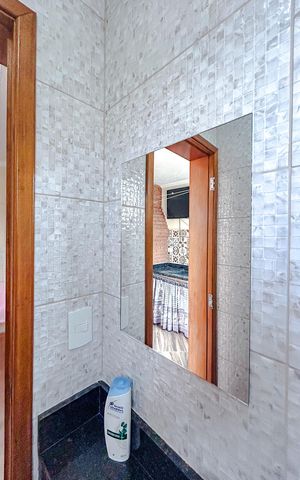 Casa de condomínio à venda com 116m², 2 quartos e 2 vagasBanheiro de serviço