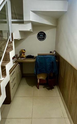 Casa à venda com 121m², 3 quartos e 3 vagas Casa à venda com 121m², 3 quartos e 3 vagasEscadas