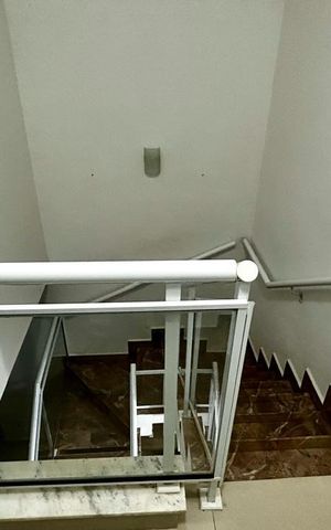 Casa à venda com 121m², 3 quartos e 3 vagas Casa à venda com 121m², 3 quartos e 3 vagasEscadas