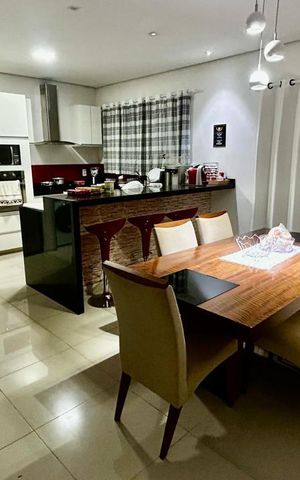 Casa à venda com 121m², 3 quartos e 3 vagas Casa à venda com 121m², 3 quartos e 3 vagasSala