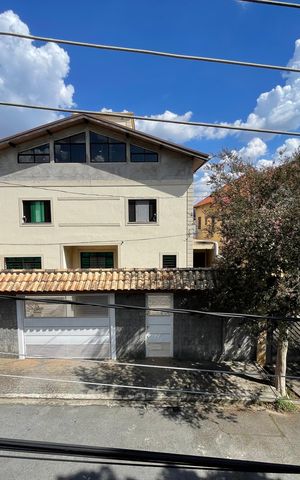Casa à venda com 308m², 3 quartos e 2 vagas Casa à venda com 308m², 3 quartos e 2 vagasVaranda