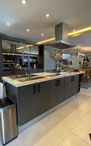 Casa à venda com 308m², 3 quartos e 2 vagas Casa à venda com 308m², 3 quartos e 2 vagasCozinha