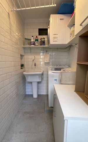 Casa à venda com 308m², 3 quartos e 2 vagas Casa à venda com 308m², 3 quartos e 2 vagasÁrea de Serviço