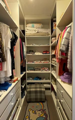 Casa à venda com 308m², 3 quartos e 2 vagas Casa à venda com 308m², 3 quartos e 2 vagasCloset da suíte 3