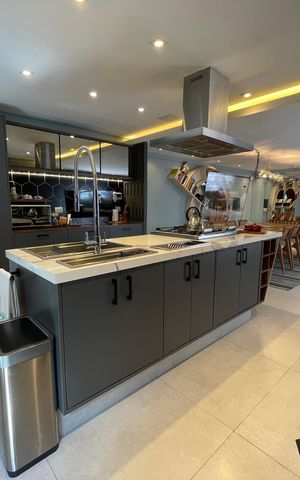 Casa à venda com 308m², 3 quartos e 2 vagas Casa à venda com 308m², 3 quartos e 2 vagasCozinha