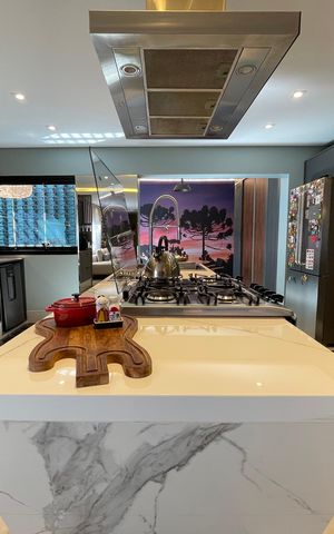 Casa à venda com 308m², 3 quartos e 2 vagas Casa à venda com 308m², 3 quartos e 2 vagasCozinha