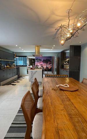 Casa à venda com 308m², 3 quartos e 2 vagas Casa à venda com 308m², 3 quartos e 2 vagasSala de Jantar