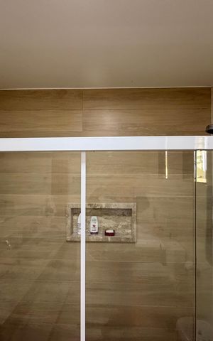 Apartamento à venda com 367m², 4 quartos e 3 vagas Apartamento à venda com 367m², 4 quartos e 3 vagasSuíte 1 - Banheiro
