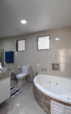 Apartamento à venda com 367m², 4 quartos e 3 vagas Apartamento à venda com 367m², 4 quartos e 3 vagasSuíte 1 - Banheiro