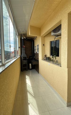Casa à venda com 210m², 2 quartos e 2 vagas Casa à venda com 210m², 2 quartos e 2 vagasVaranda