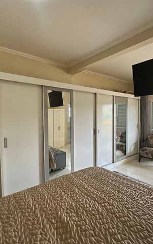 Casa à venda com 210m², 2 quartos e 2 vagas Casa à venda com 210m², 2 quartos e 2 vagasSuíte