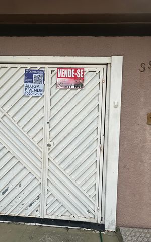 Casa à venda com 210m², 2 quartos e 2 vagas Casa à venda com 210m², 2 quartos e 2 vagasFachada