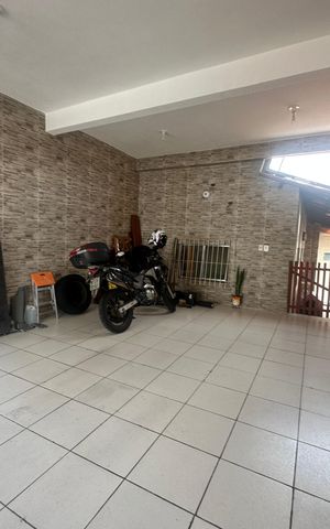 Casa à venda com 210m², 2 quartos e 2 vagas Casa à venda com 210m², 2 quartos e 2 vagasGaragem