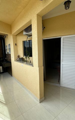 Casa à venda com 210m², 2 quartos e 2 vagas Casa à venda com 210m², 2 quartos e 2 vagasVaranda