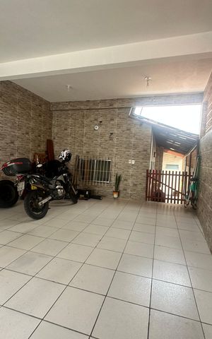 Casa à venda com 210m², 2 quartos e 2 vagas Casa à venda com 210m², 2 quartos e 2 vagasGaragem