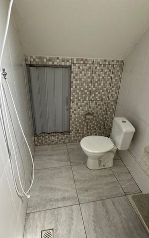 Casa à venda com 210m², 2 quartos e 2 vagas Casa à venda com 210m², 2 quartos e 2 vagasBanheiro Social