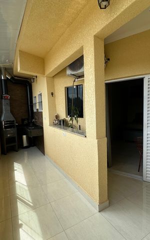Casa à venda com 210m², 2 quartos e 2 vagas Casa à venda com 210m², 2 quartos e 2 vagasVaranda