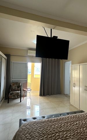 Casa à venda com 210m², 2 quartos e 2 vagas Casa à venda com 210m², 2 quartos e 2 vagasSuíte
