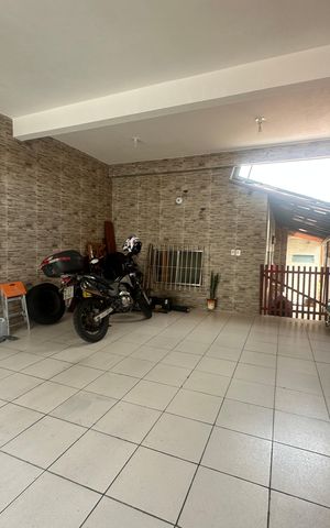 Casa à venda com 210m², 2 quartos e 2 vagas Casa à venda com 210m², 2 quartos e 2 vagasGaragem