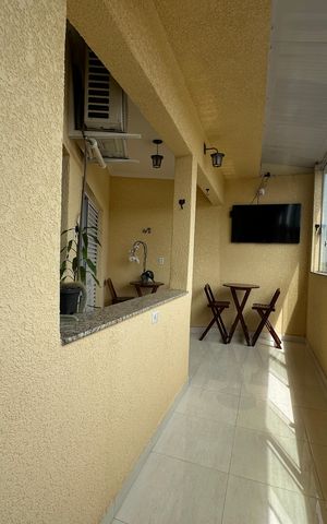 Casa à venda com 210m², 2 quartos e 2 vagas Casa à venda com 210m², 2 quartos e 2 vagasVaranda